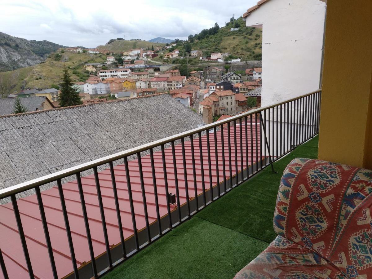 Villa casa en la montaña leonesa Santa Lucia  Exterior foto