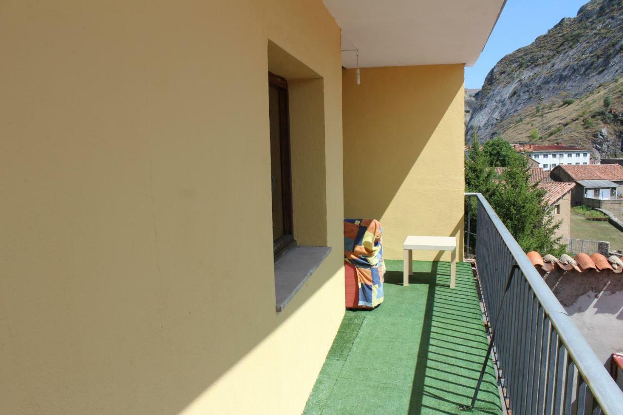 Villa casa en la montaña leonesa Santa Lucia  Exterior foto